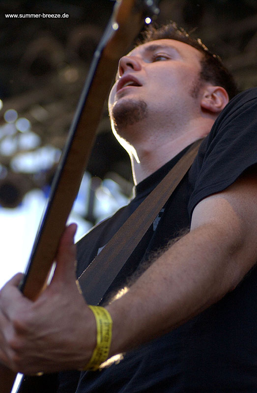 Bild eines Mitglieds der Band End Of Green beim Live Auftritt auf dem Summer Breeze 2003.